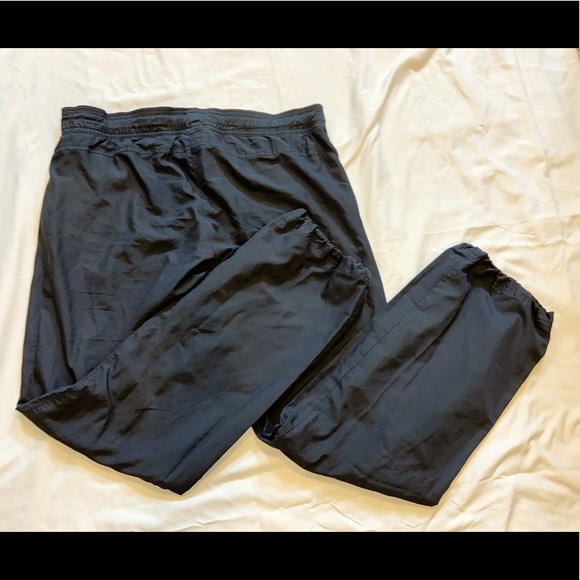 Woman’s Reebok Sports Pants - Picture 2 of 2